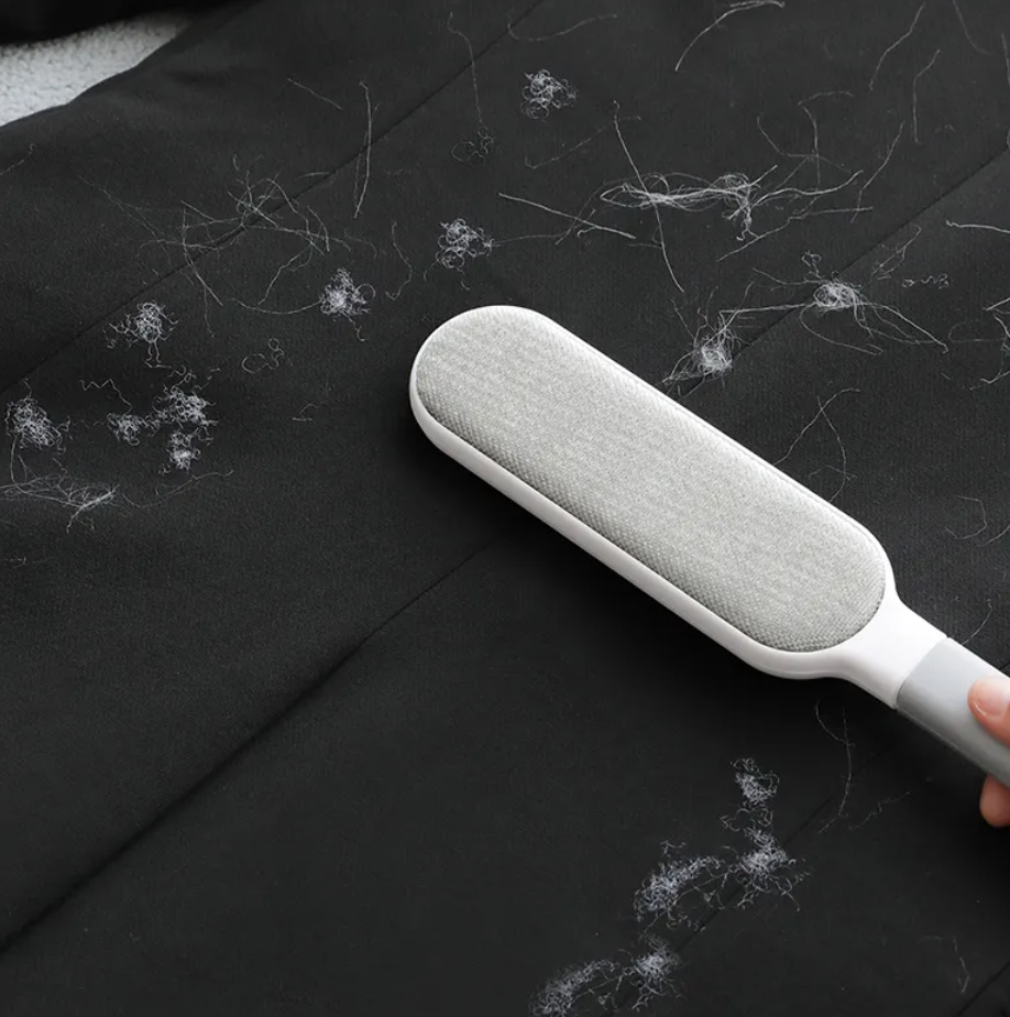 The Snug Hound Electrostatic Fur Remover Brush