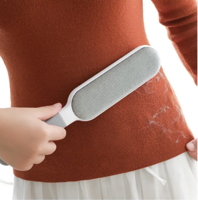The Snug Hound Electrostatic Fur Remover Brush